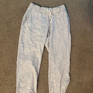 Lululemon stretchy size 6
